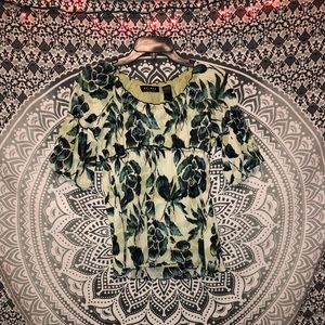 💚AXCESS💚 Adorable Green Floral Blouse! 😍♥️
